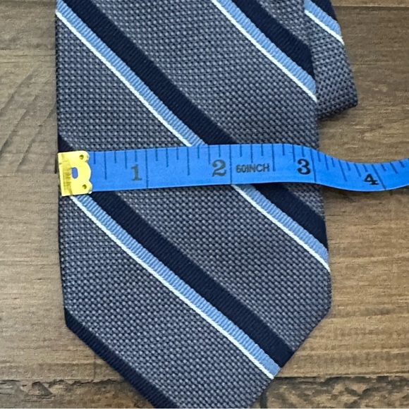 Tommy Hilfiger Men's Silk Blend Tie Gray Blue Stripe ~ MSRP: $65 - Picture 4 of 5